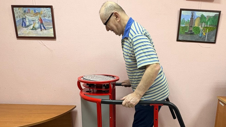 Получатель услуг Виктор Васильевич занимается на стабилоплатформе